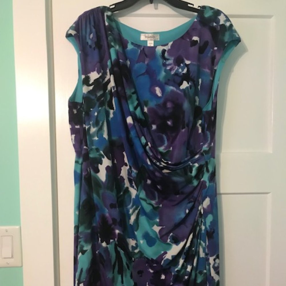 Sleeveless scoop neck dress